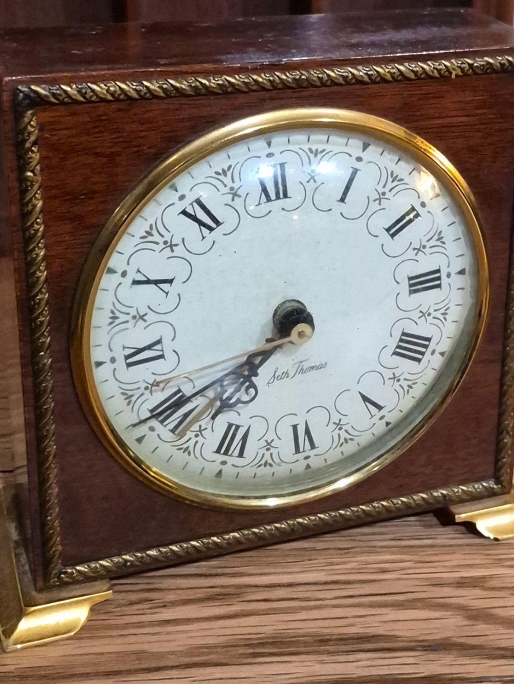 Vintage Seth Thomas Poise electric alarm clock With wood case and brass rim